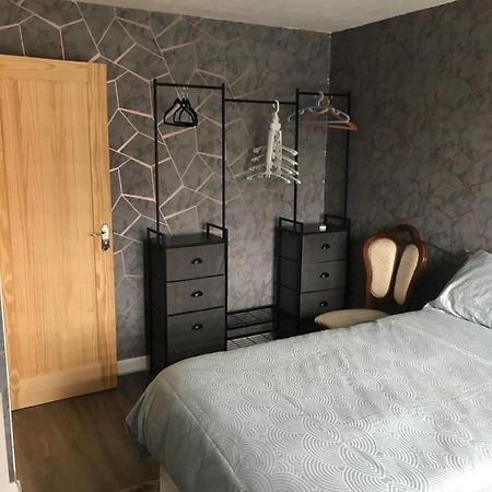 Double Room Next To Burnham Elizabeth Line Station Slough Buitenkant foto