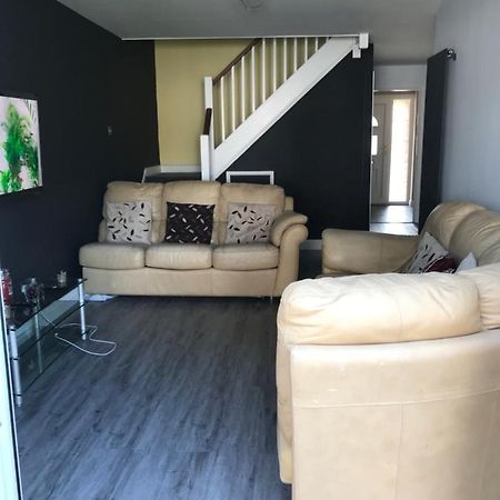 Double Room Next To Burnham Elizabeth Line Station Slough Buitenkant foto