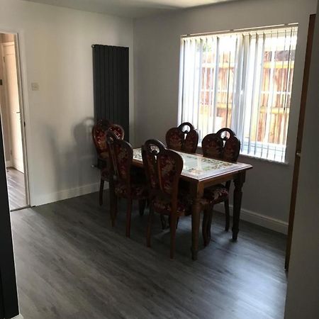 Double Room Next To Burnham Elizabeth Line Station Slough Buitenkant foto