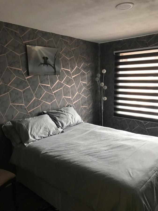 Double Room Next To Burnham Elizabeth Line Station Slough Buitenkant foto