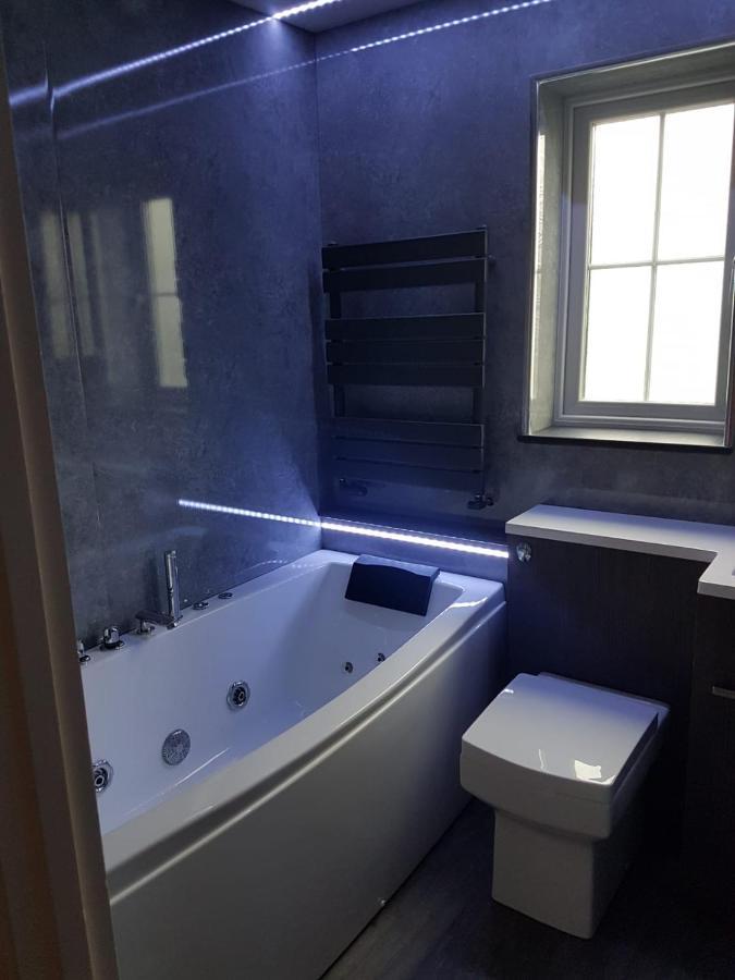 Double Room Next To Burnham Elizabeth Line Station Slough Buitenkant foto