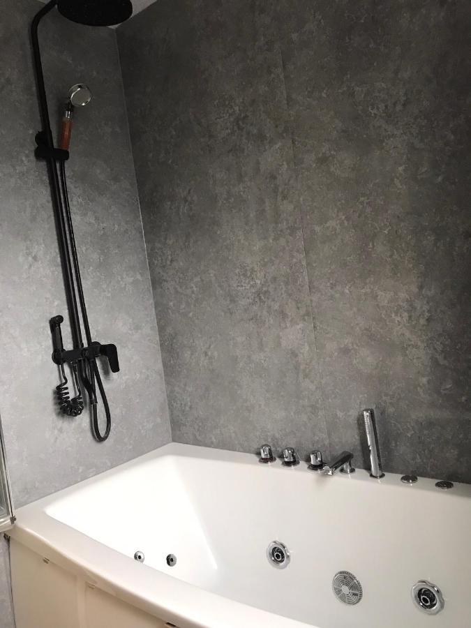 Double Room Next To Burnham Elizabeth Line Station Slough Buitenkant foto