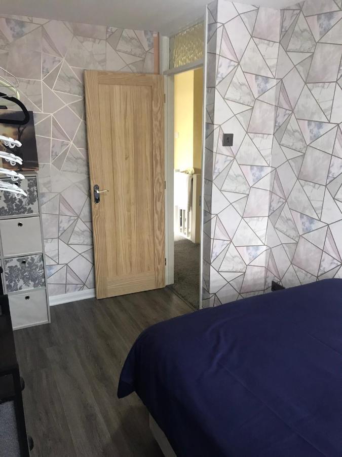 Double Room Next To Burnham Elizabeth Line Station Slough Buitenkant foto
