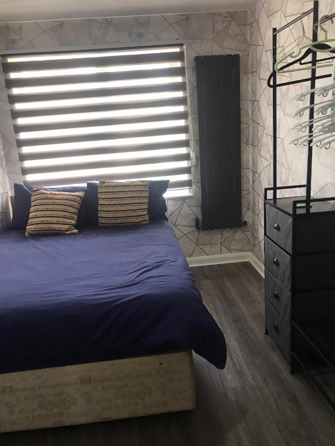 Double Room Next To Burnham Elizabeth Line Station Slough Buitenkant foto