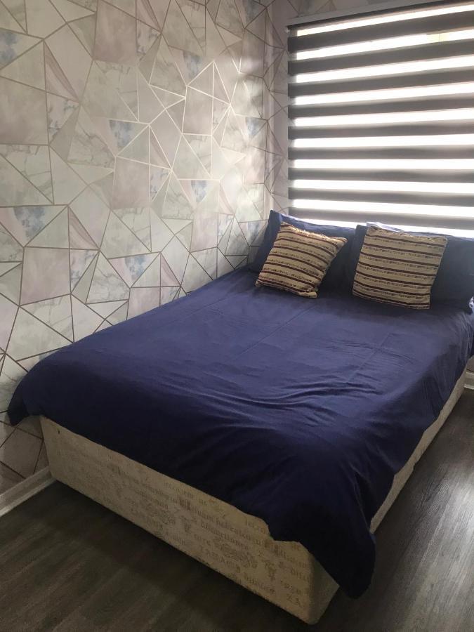 Double Room Next To Burnham Elizabeth Line Station Slough Buitenkant foto