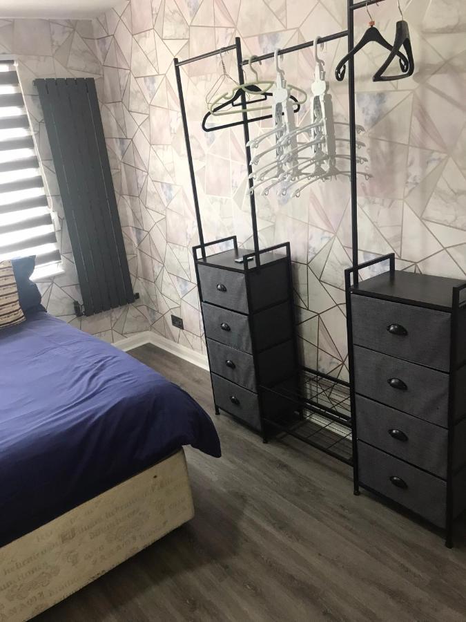 Double Room Next To Burnham Elizabeth Line Station Slough Buitenkant foto