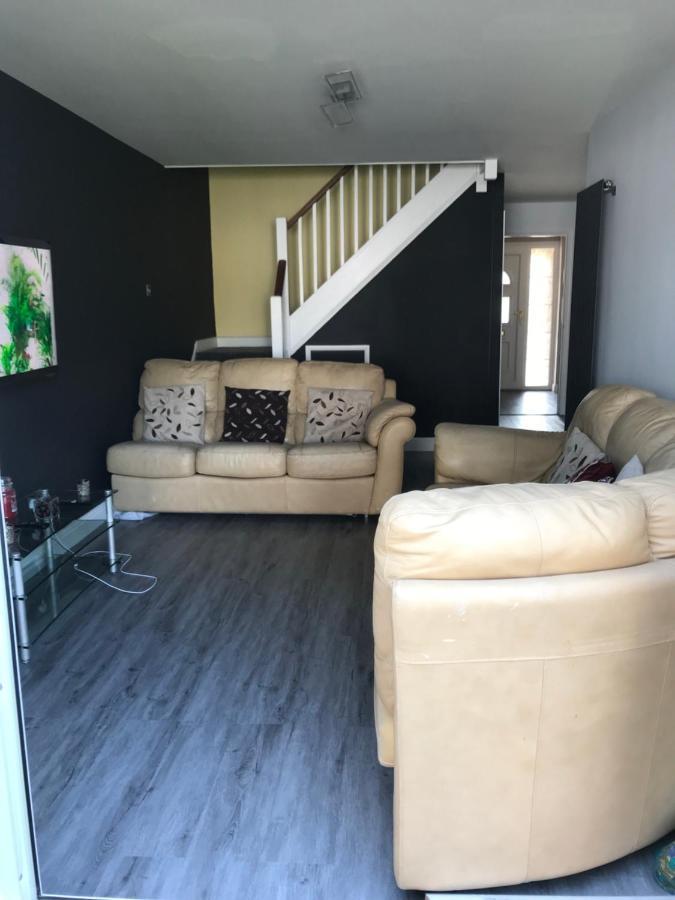 Double Room Next To Burnham Elizabeth Line Station Slough Buitenkant foto
