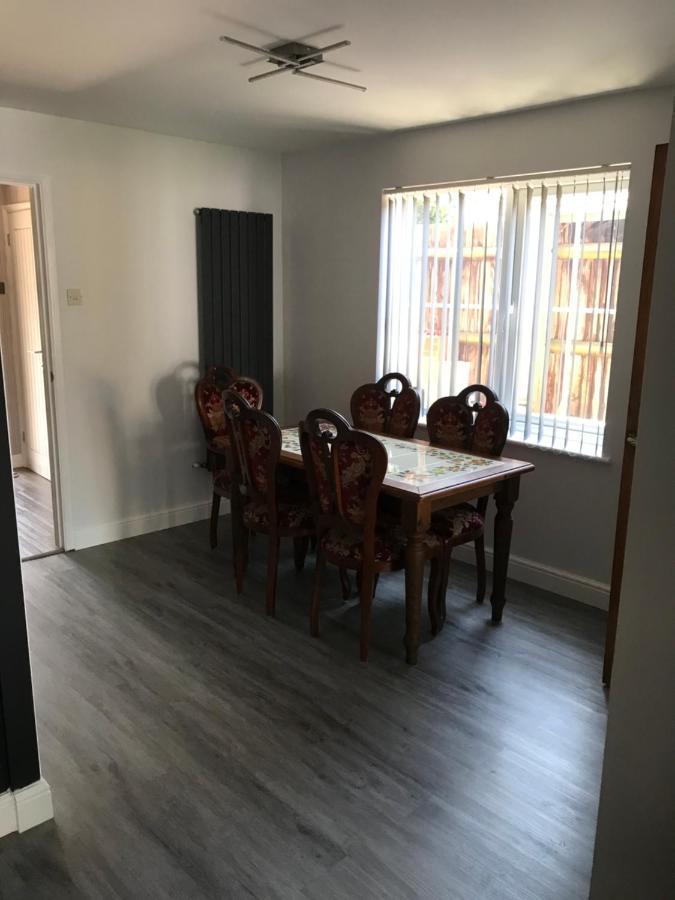 Double Room Next To Burnham Elizabeth Line Station Slough Buitenkant foto