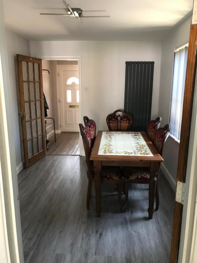 Double Room Next To Burnham Elizabeth Line Station Slough Buitenkant foto